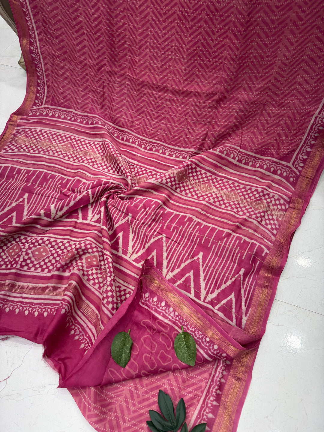 Lightweight Maheshwari Saree with zari border