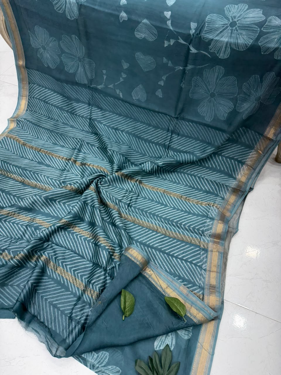 Stitching Shibori Maheshwari Saree with zari border