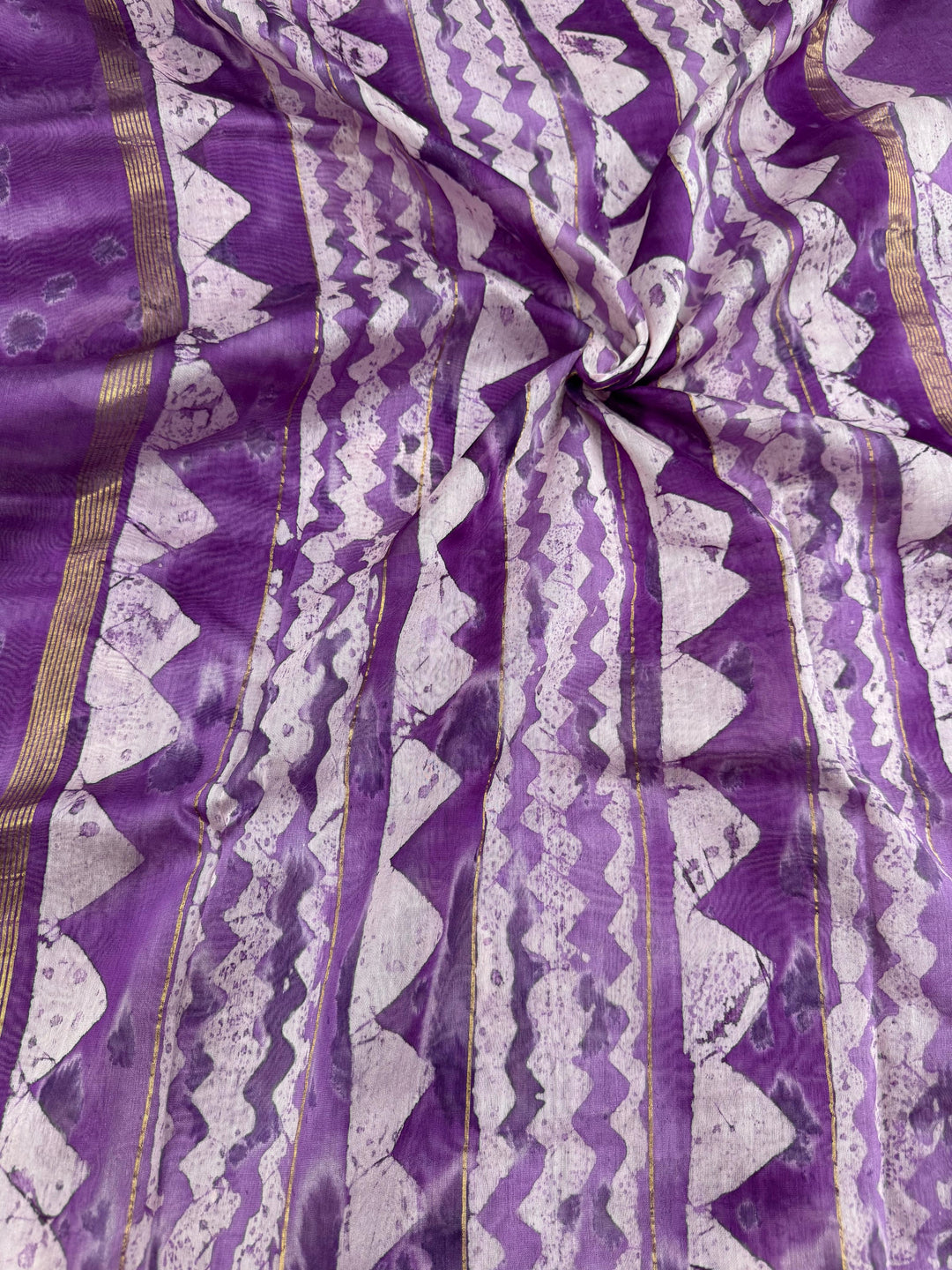 Lightweight Maheshwari Saree with zari border