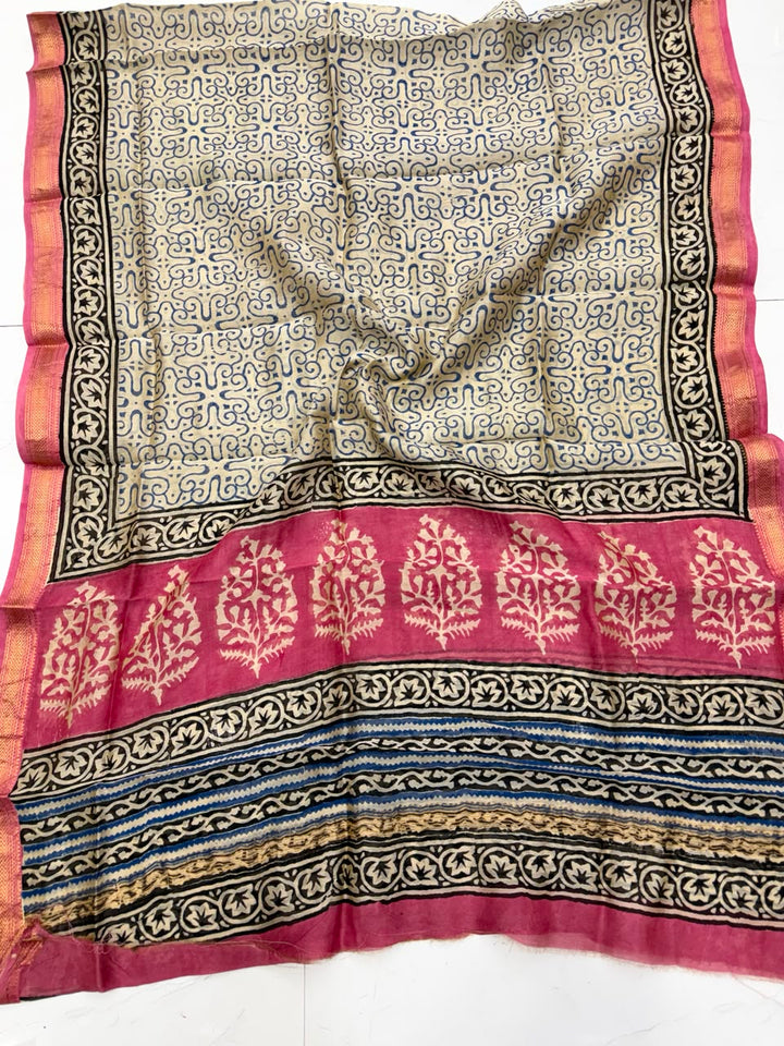Detailed view of the lightweight Maheshwari silk dupatta in blue and pink tones, highlighting the authentic Bagru block prints and elegant handloom woven Zari border.