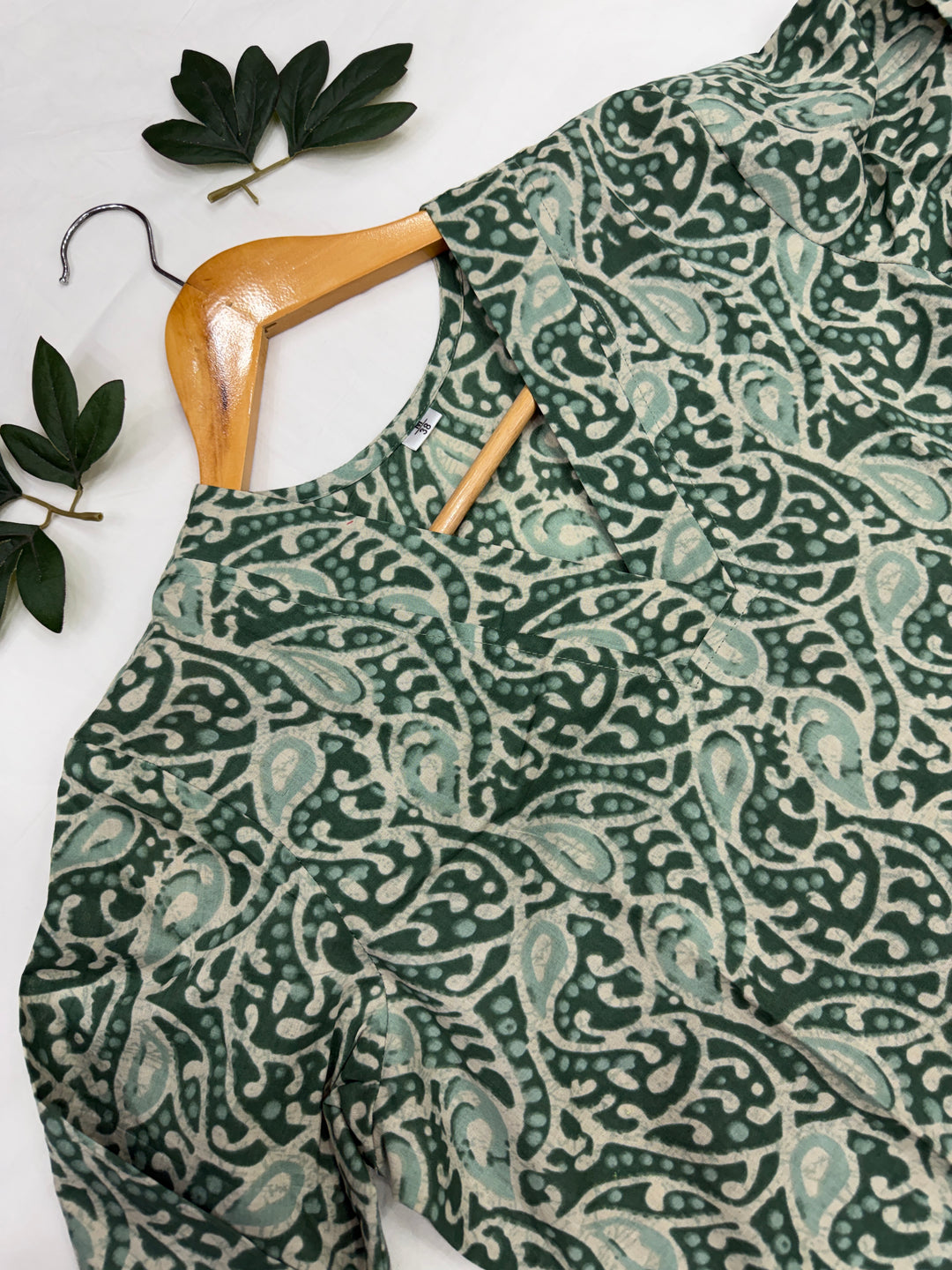 Earthy green tone me authentic Bagru hand block print pure cotton kurta jisme elegant V-neck aur ethnic motifs bane hain, model par dikhaya gaya hai.