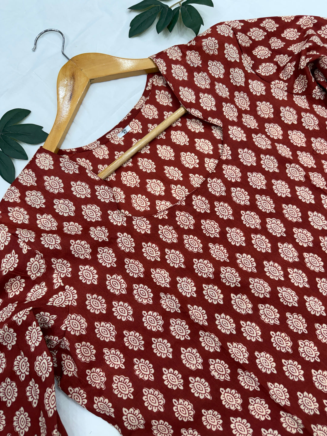Traditional Rajasthani Bagru block print waala rust aur gud color ka pure cotton bottom wear ya trouser kapda.