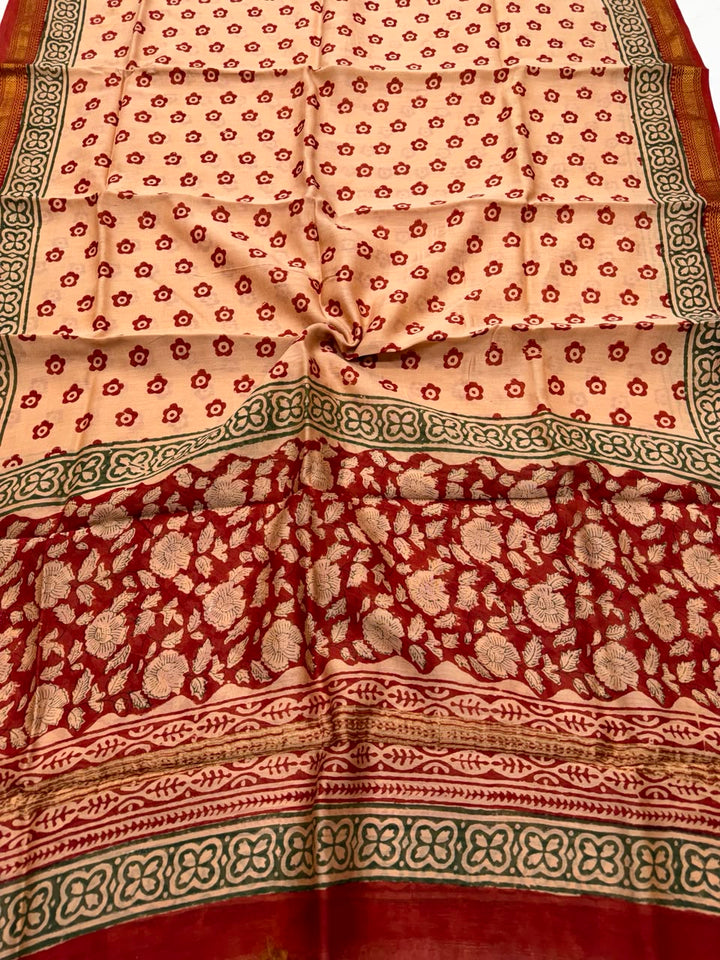Detailed view of the cream and rust red handloom Maheshwari silk dupatta, highlighting the traditional Bagru block-printed buti patterns and a premium handloom woven golden Zari border.